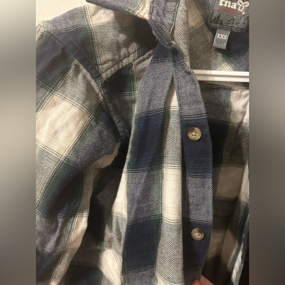 TNA Aritizia Plaid Button-Up Shirt in White/Blue, Size Women’s XXS - Picture 2 of 4